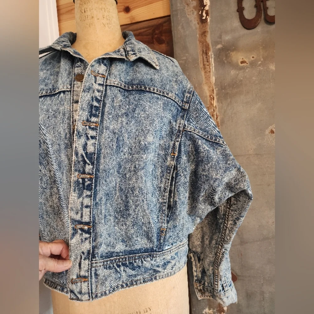 Vintage Acid Wash Denim Jean Jacket With Roglin Sleeves. - Picture 4 of 9